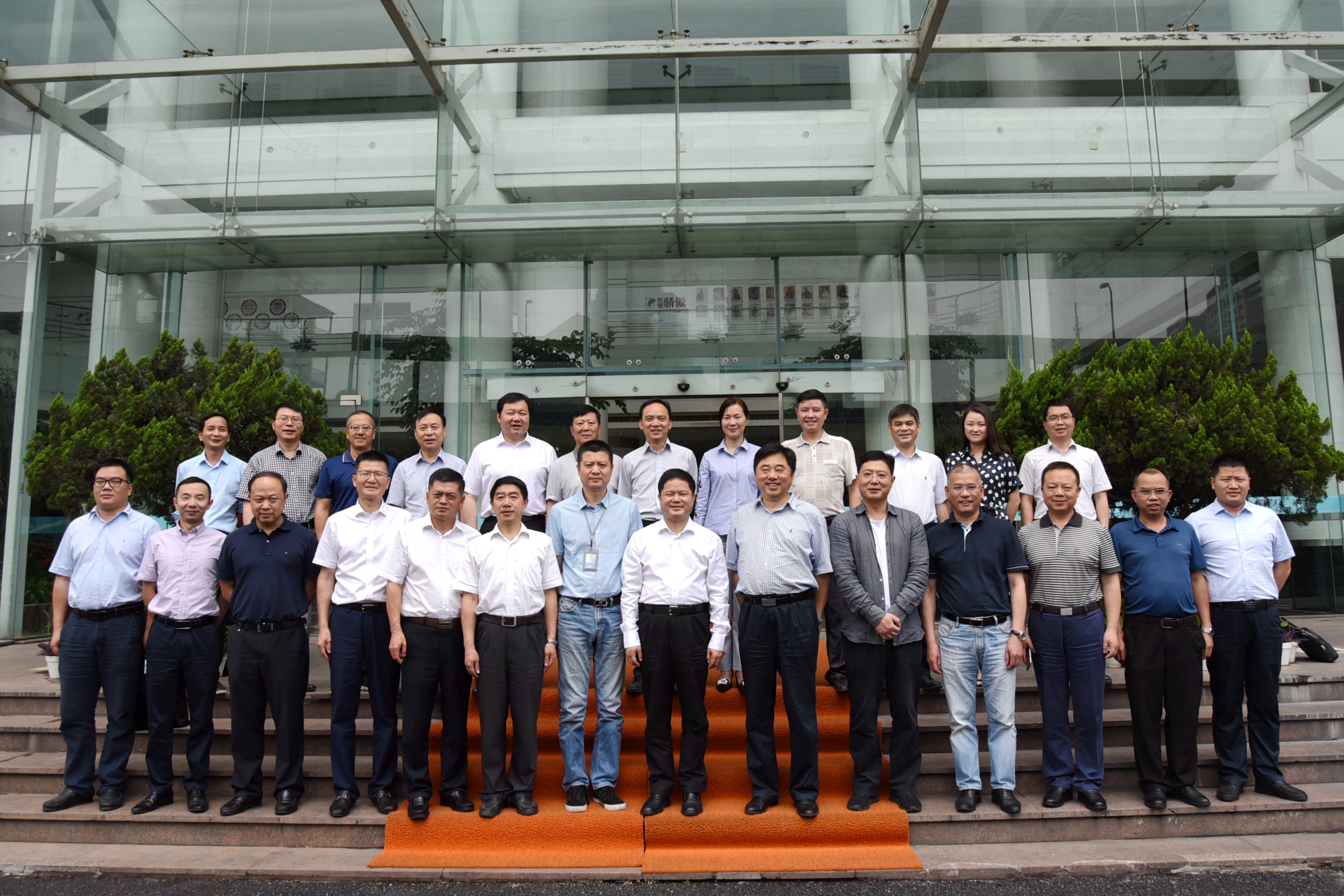 贵州省黔西南州委书记刘文新一行莅临乐鱼（中国）交流座谈