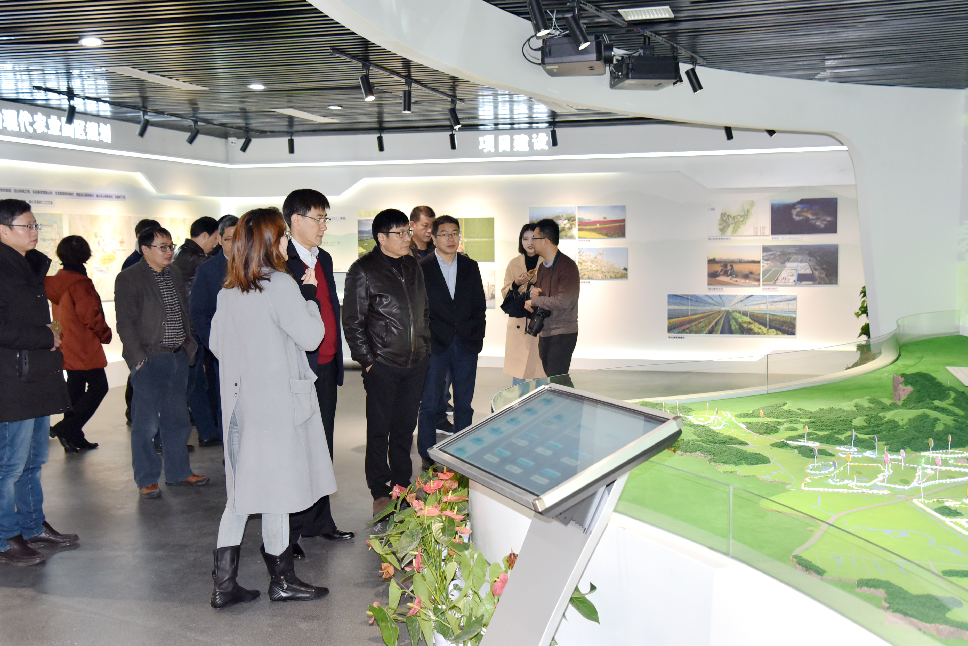 浙江省供销合作经济学会会长王东方一行考察乐鱼（中国）特种茶中心