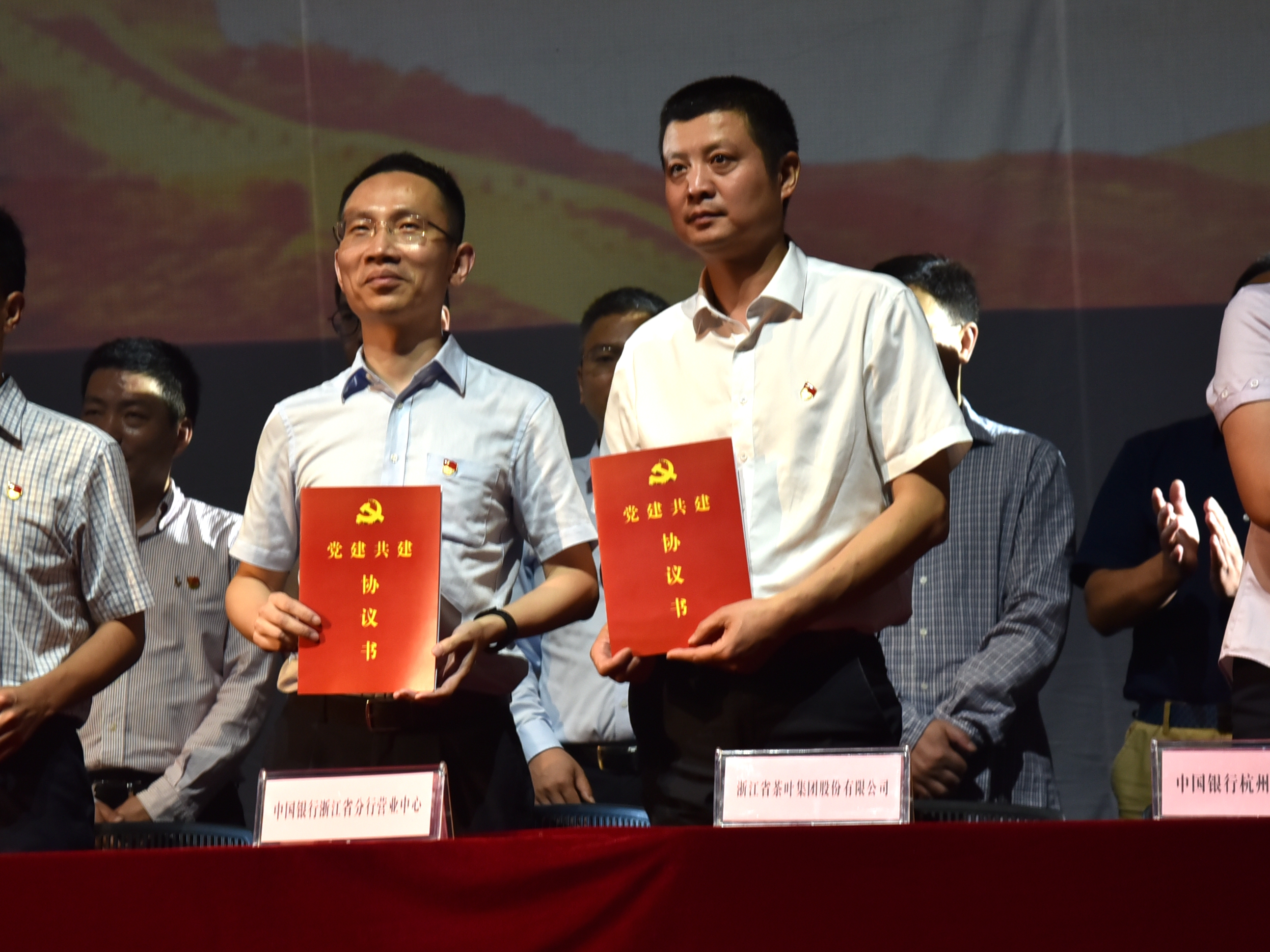 乐鱼（中国）党委与中国银行浙江省分行营业中心党支部举行党建共建签约仪式