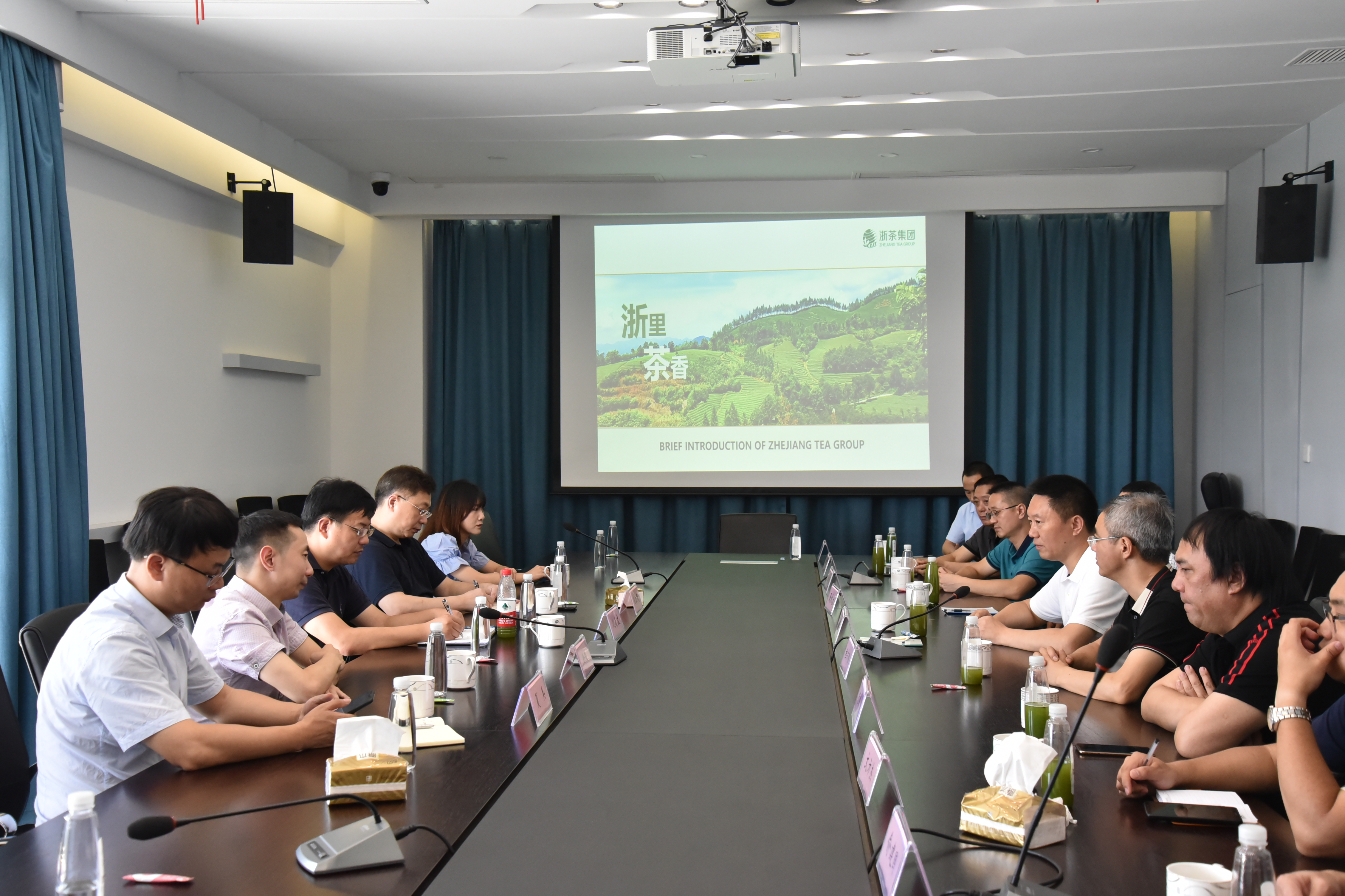 湖北恩施州人大常委会副主任王小平一行考察乐鱼（中国）茶博园