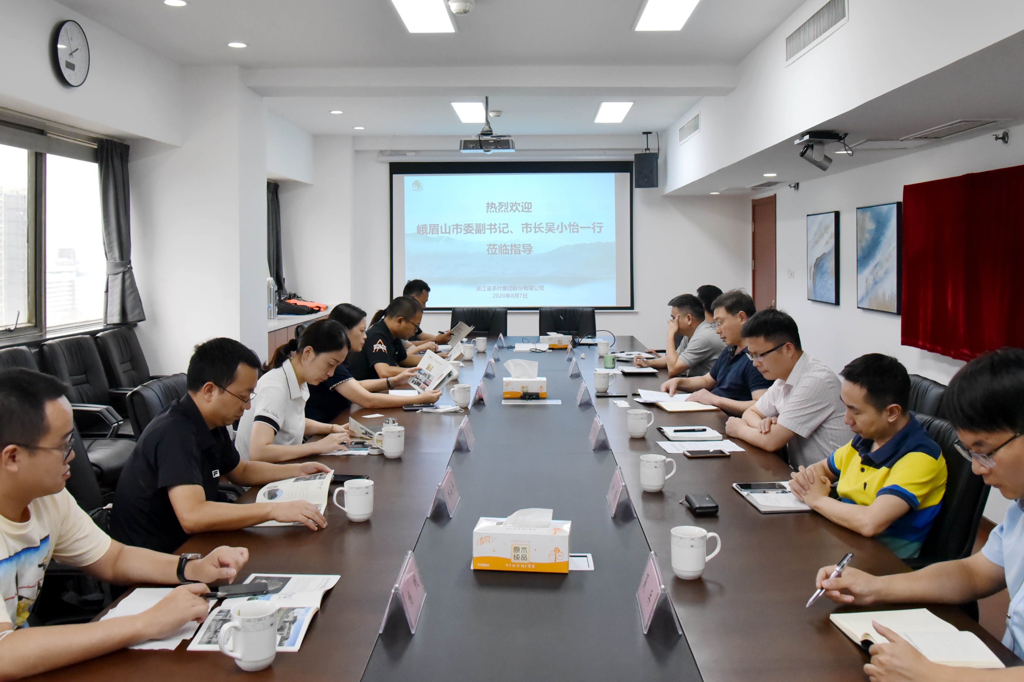 四川峨眉山吴小怡市长一行到访乐鱼（中国）