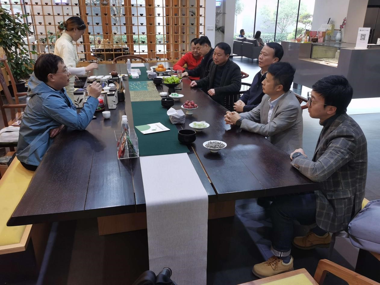 贵阳综保区党工委副书记黄良忠一行莅临乐鱼（中国）考察