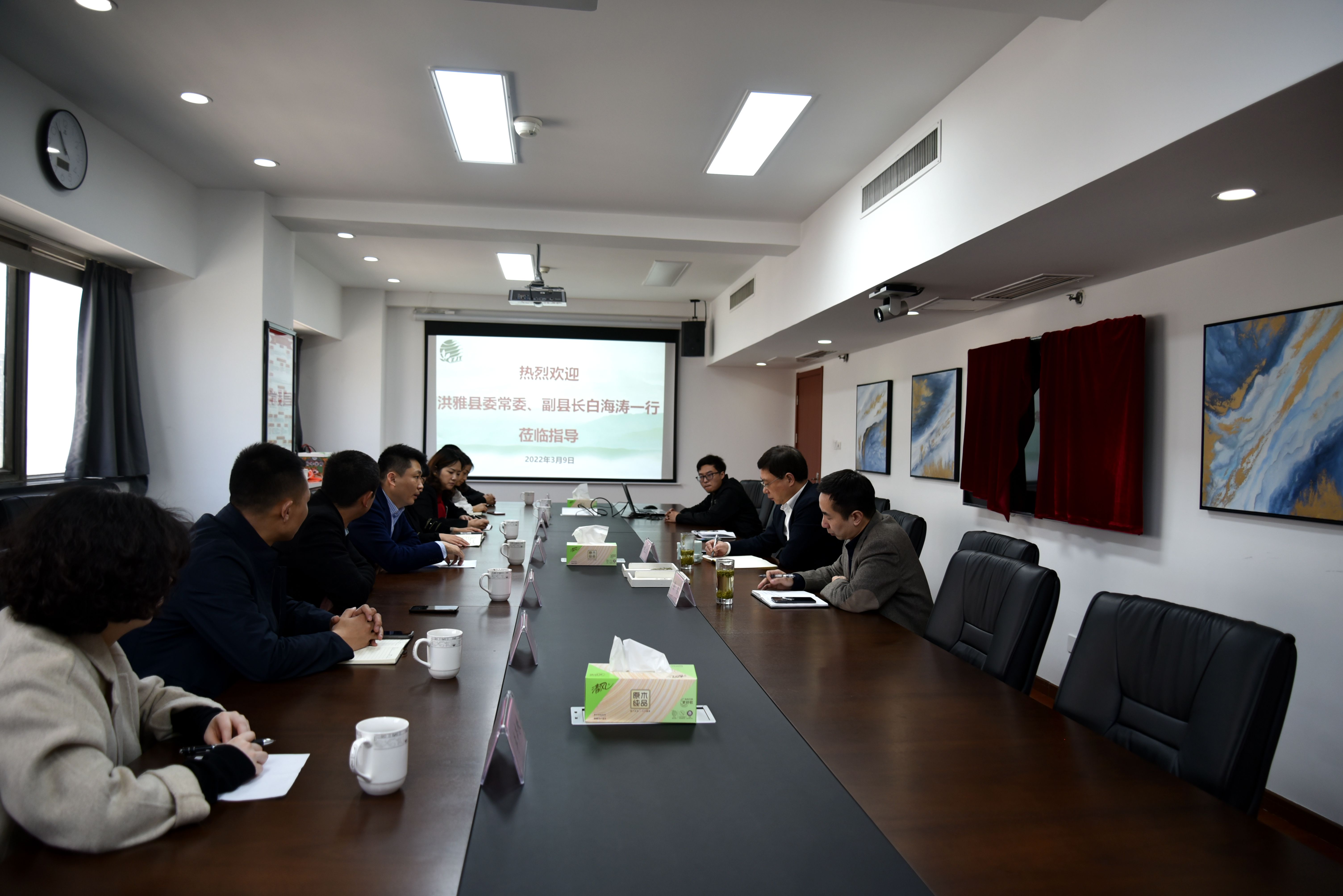 四川省洪雅县委常委、副县长白海涛一行莅临乐鱼（中国）考察交流