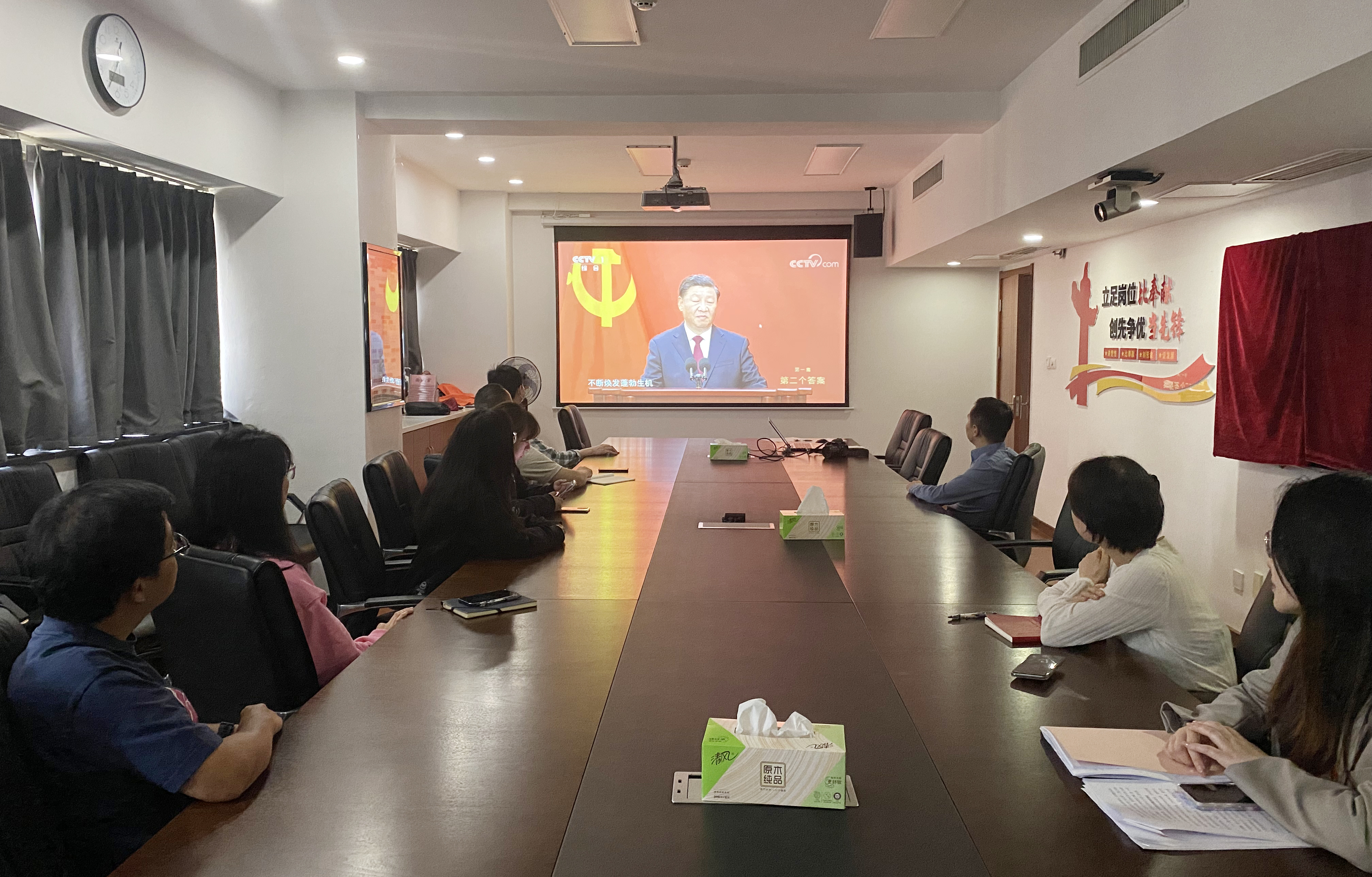 乐鱼（中国）党委组织党员观看警示教育片《永远吹冲锋号》