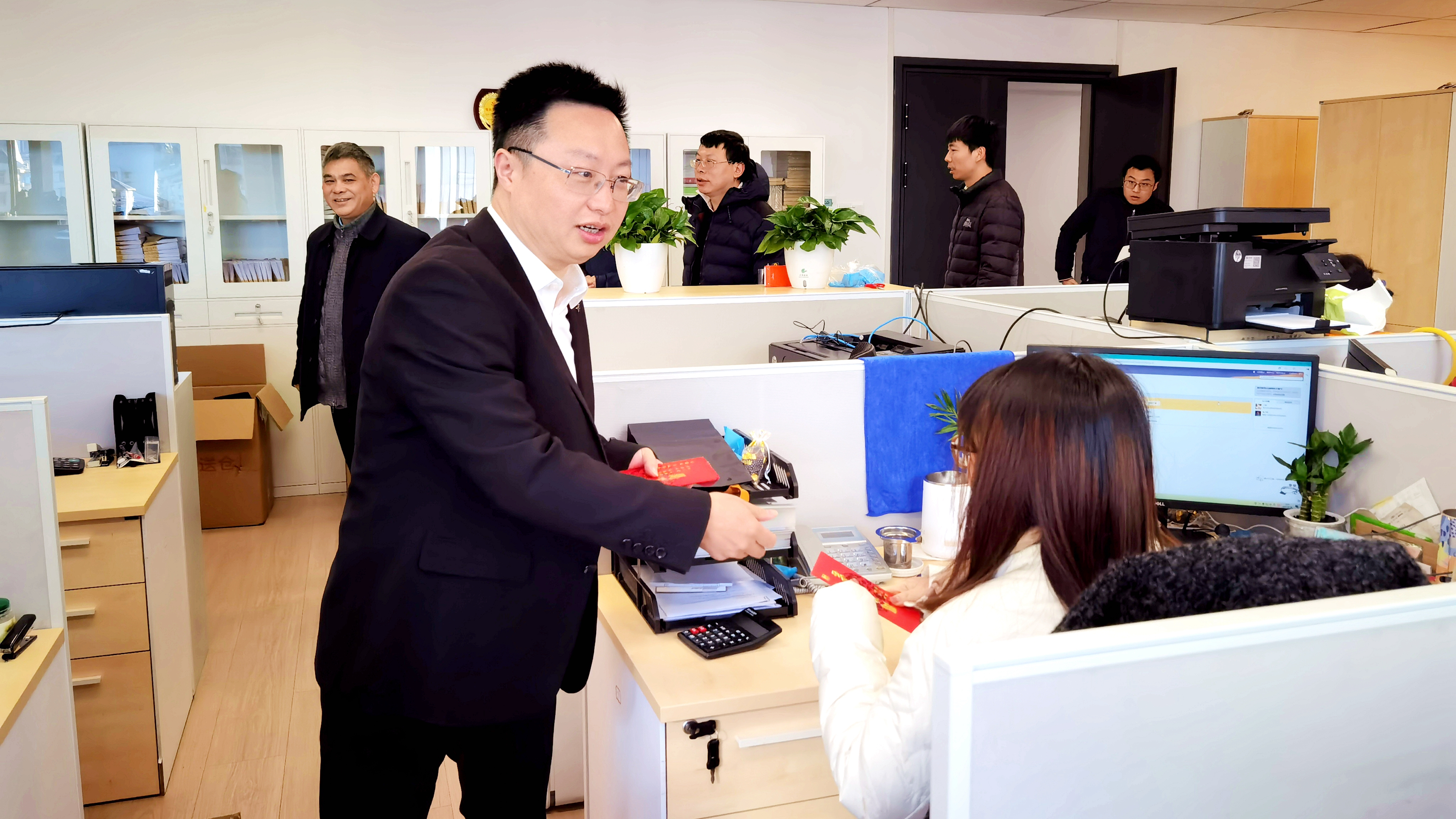 开工首日鼓干劲 凝心聚力启新程丨乐鱼（中国）领导开展2025新春开工慰问