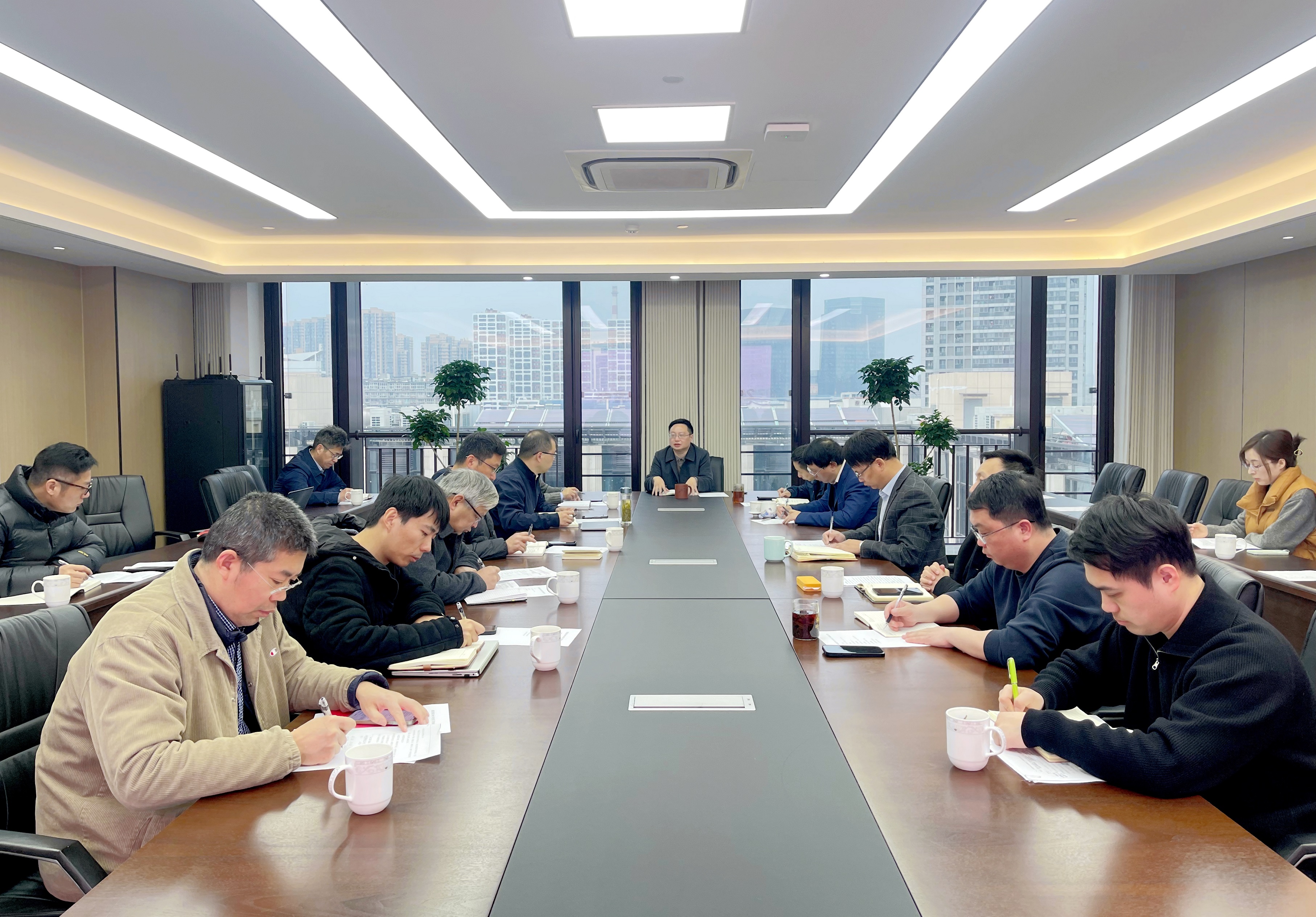 乐鱼（中国）召开2025年经营工作务虚会