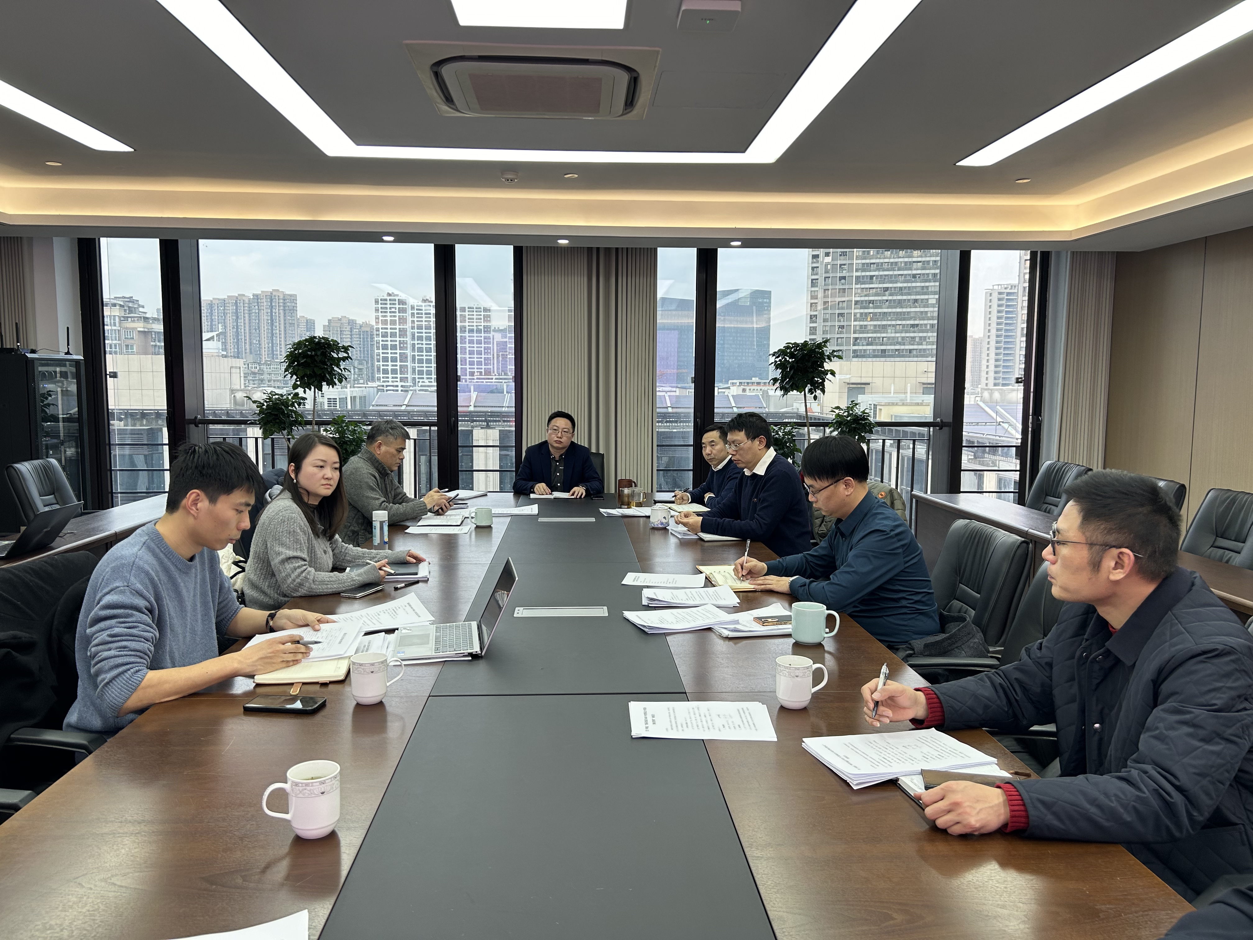 乐鱼（中国）党委理论学习中心组专题学习兴合集团第二次党代会精神