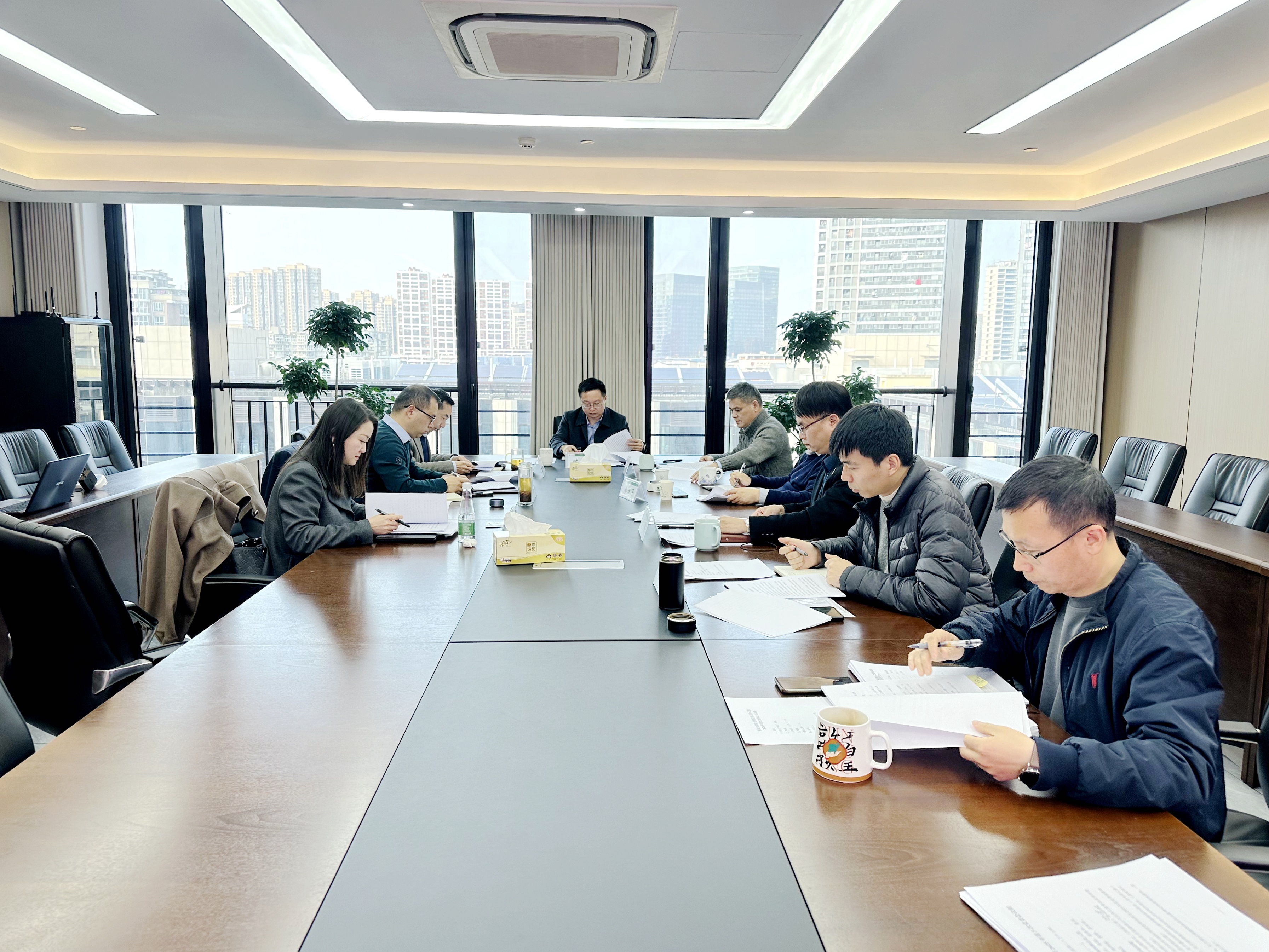 乐鱼（中国）党委理论学习中心组专题学习全国“两会”精神